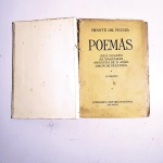 Poemas. Menotti del Picchia. Idioma: Português. São Paulo, 1946. Editora Nacional. 145 páginas. Capa dura. Livro possui irregularidades. Corte escurecido com oxidações e com marcas de manuseio. Capa com marcas de manuseio e oxidações. Páginas oxidadas e escurecidas por oxidação; algumas páginas soltas. Miolo regular e solto.