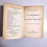La Rôtisserie de La Reine Pédauque. Idioma: francês. 1921. Editora Calmann Lévy. 384 páginas. Capa dura. Livro em regular estado de conservação. Corte e miolo escurecidos por oxidação. Capa, contracapa e lombada com marcas de manuseio e oxidações. Não possui grifo ou rasura. Capa dura. Livro em regular estado de conservação. Corte e páginas escurecidos por oxidação. Capa, contracapa e lombada com marcas de manuseio, fita transparente e oxidações. Miolo com marcas de manuseio. Não possui grifo ou rasura.