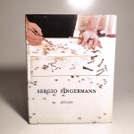 Pinturas. Sergio Fingermann. Idioma: Português - Inglês - Francês. São Paulo, 1995. Editora Bm&F. 87 páginas. Capa dura. Livro em regular estado de conservação. Corte e miolo com pontos de oxidação. Não possui grifo ou rasura.