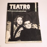 Teatro Brasileiro 9. A Moratória de Jorge Andrade. Idioma: Português. São Paulo, 1956. Editora Jaraguá. 47 páginas. Brochura. Livro em regular estado de conservação. Corte e miolo com oxidações. Capa e contracapa com desgastes e oxidações; lombada com rasgos e desgastes. Não possui grifo ou rasur