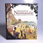 Destination Normandie; Deux siècles de tourisme XIX - XX Siècles. Alice Gandin. Idioma: Francês. Milan, 2009. Editora 5 Continents. 175 páginas. Brochura. Livro em regular estado de conservação. Corte e miolo amarelados. Não possui grifo ou rasura.