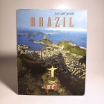 Past and present Brazil. Beppe Ceccato. Idioma: Inglês. 1997. Editora Disal. 136 páginas. Capa dura. Capa dura. Livro em regular estado de conservação. Corte e miolo com pontos de oxidação. Não possui grifo ou rasura.