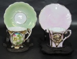 PORCELANA, Duas xícaras de coleção com seus respectivos pires em porcelana esmaltada, sendo: A) 1 na tonalidade branca, com pintura de flores e folhagens em policromia, realces em dourado com falhas, pires adaptado na cor verde (5,5x6,5x5cm) e B) 1 na tonalidade rosa, decorada com flor em relevo com vasta douração (5x6x5cm).