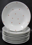 RENNER, Medaillon, Dez pratos fundos em porcelana esmaltada na tonalidade branca com pintura de morangos e folhagens em policromia. Med.: 22cm.
