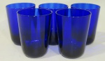 CRISTAIS, Cinco copos para shots em cristal na tonalidade azul, corpo com decoração canelada. Med.: 8x6cm.