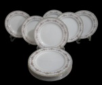 NORITAKE, GLENWOOD, U.S. DESIGN, Doze pratos para sobremesa em porcelana esmaltada na tonalidade branca com pintura de guirlanda floral em policromia e borda filetada a prata. Med.: 21cm.