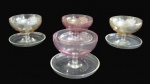 VIDROS, Lote com 4 taças para sobremesa acondicionado em presentoir em vidro nacarado nas tonalidades champanhe e rosa. Med.: 7,5x9,5cm.