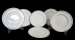 GRINDLEY, Inglaterra, Seis pratos para sobremesa em faiança vitrificada, borda ondulada, espessa faixa em prata, apresenta craquele. Alguns possuem falhas na prateação. Med.: 17,5cm
