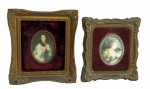 QUADROS, Dois quadros representando figuras femininas, emoldurados em resina patinada, decorado por flores e folhagens. Med.: 20,5x18,5cm / 18,5x16,5cm.