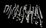 CRISTAIS, Cento e noventa amêndoas lapidados no formato facetado em tamanhos distintos, confeccionadas em cristal translúcido, para reposição, montagem e confecção de lustres. (alguns encontram-se com ínfimos bicados)