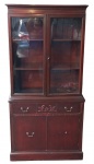 MOBILIARIO, Louceiro em madeira, parte superior com 2 portas envidraçadas, interior com 2 prateleiras, 2 gavetas e 2 portas inferiores, interior no estado, falta puxador como mostra foto extra. Med.: 183x87,5x42,5cm.