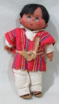 DIVERSOS, Boneco de pano, com cabeças, braços e pés em plástico rígido, com vestes de festa junina. Med.: 27cm.