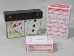 DIVERSOS, Lote com 8 peças, sendo: A) 1 caixa para baralhos em madeira pintada na tonalidade preta, interior com 2 baralhos COPAG abertos (11x15,5x4,5cm) e B) 7 baralhos COPAG PACHECO lacrados.