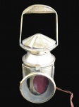 G. POLKEY, BIRNINOHARM, Lanterna de navio adaptado para abajur para 1 lâmpada, confeccionada em metal dourado, possui sinais de oxidações e placa com inscrições. Med.: 31x13x16cm.