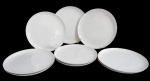NORITAKE, Nove pratos rasos em porcelana esmaltada na tonalidade branca, com pintura de florões, arvoredos, gregas, chafariz e figuras realçadas em branco. Med.: 26cm.