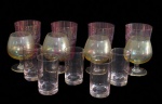 CRISTAIS/VIDROS, Lote com 13 copos, sendo: A) 4 copos para shot em cristal na tonalidade roxa, com lapidação de folhagens em baixo relevo (8x6cm, 1 bicado), B) 4 taças para licor em vidro nacarado na tonalidade amarela, base filetada a ouro (7x4cm) e C) 5 copos para licor em vidro translucido, corpo filetado na tonalidade vinho (6x3,5cm).