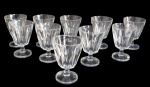ARCOROC, França, Dez taças para vinho em vidro translucido com decoração dita: Dedão, haste cilíndrica apoiada sobre base circular. Med.: 10x7cm.