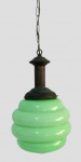 LUSTRES. Lustre de teto para 1 lâmpada em opalina na tonalidade verde, decorado em gomos, guarnições em metal dourado. Med.: 120cm.