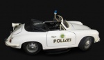 COLECIONISMO, Burago, Escala 1/18 Diecast 3331 Porsche 356 Cabriolet 1964, carro modelo policial, confeccionado em metal esmaltado, sobre peanha de plástico rígido. Med.: 10,5x24x10cm.