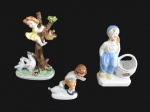 ESCULTURAS, Lote com 3 peças, sendo: A) VIEIRA DE CASTRO, 1 floreira em porcelana esmaltada na tonalidade branca representando figura feminina com cesto em rica policromia (14,5x8x4,5cm), B) 1 escultura em porcelana esmaltada representando menina com cesto de frutas fugindo de patos em rica policromia (17x10,5x5,5cm) e C) 1 escultura em porcelana esmaltada representando menino mordido por cachorro em rica policromia (9x7,5x2,5cm).