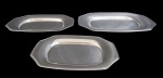 MERIDIONAL INOX, Três travessas ovais em aço inox com formato oitavado. Marcado na base. Med.: 38x26cm / 33x22,5cm / 28x19cm.