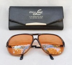 DIVERSOS, um (1) óculos marcado CARRERA Frame Austria 5302 20 VARIO optyl, modelo esporte fino aviador, anos 80, lentes de sol com grau bifocais, acompanha case adaptada; usado com desgastes.