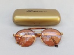 DIVERSOS, um (1) óculos de sol com grau bifocal, marcado Vision by Dalbel - Made in Italy, Mod 520/P - C.A., modelo esporte fino, Best Country, em metal e acetato imitando tartaruga; usado com desgastes.  Acompanha case adaptada.