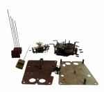 RELÓGIOS, Sucata de relojoeiro, lote com duas máquinas para relógios de parede e 4 peças diversas para reparos e reposições. Medida maior: 11x9,5cm / menor: 10x6,5cm., chapas: 18,5x14,5cm.
