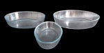 MARINEX, Três travessas ovais fundas, confeccionadas em vidro temperado. Med.: 6,5x30x21,5cm / 6x26x18cm / 5x21x14cm