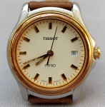 RELÓGIO, um (1) antigo de pulso, Suíço da marca TISSOT (Mathey-Tissot & Company, fundada em 1886 na Vila de Les Ponts-de-Martel; em 1899 construiu uma nova fabrica; em 1914 ganhou o Grand Prix na Exposição Nacional; em 1969/70 Elvis Presley adquiriu diversos relógios personalizados da marca; ainda em funcionamento), modelo PR50, movimento quartz, mostrador com calendário, caixa em metal prateado com detalhe dourado, medindo 28 mm diâmetro, pulseira em couro, usado e sem garantia, possivelmente demanda bateria.