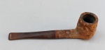 DIVERSOS, um (1) cachimbo marcado DR. GRAHAM  Genuine Briar,  fornilho entalhado em madeira, peteira em baquelite ou símile, usado, medindo 15 cm comprimento, vide foto.