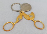 DIVERSOS, uma (1) tesoura para cortar ovo cozido, formato de galo, confeccionado em aço com detalhes em dourado, marca de origem SOLINGEN- GERMANY, medindo 13 cm comprimento.