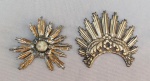 ARTE SACRA, dois (2) antigos resplendores em PRATA, possuem defeitos e pequenas perdas, um deles com incrustação de cristal de rocha, medindo o maior 6,5 x 6 cm, peso total aproximado 15,5 gr.