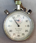 DIVERSOS, um (1) cronômetro Suíço, mecânico, da marca COMPASS, mostrador branco com algarismos arábicos, medindo 54 mm diâmetro, usado, não testado e sem garantia.