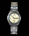 RELÓGIOS, Relógio de pulso, marca CITIZEN WATCH, automático, mecanismo com 21 rubis ou safiras, mostrador com calendário que sinaliza dia e semana, caixa e pulseira em aço, medindo 35 mm diâmetro, usado, não testado e sem garantia de funcionamento, possui trincado no vidro e ranhuras.