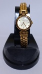 RELÓGIOS, SEIKO, Relógio de pulso feminino, confeccionado em aço dourado, nº de série: 892955, fecho de encaixe no estado. Med.: Caixa: 2,5x2,5cm.