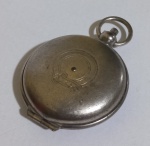 DIVERSOS, Porta pílulas confeccionado em metal prateado representando caixa de relógio. Med.: 6x4cm.