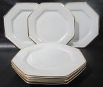 PORCELANA SCHMIDT - Seis pratos rasos em porcelana vitrificada branca nacional em formato oitavado, bordas filetadas à ouro, marcados no fundo. Medidas 3 x 26 cm