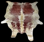 TAPETES, Tapete confeccionado em pele de vaca. Med.: 222x197cm.