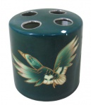 FAIANÇA, Porta escovas em faiança vitrificada, esmaltada na tonalidade verde, com pintura de pássaro em policromia e adornado em ouro. Apresenta bicado na borda. Med.: 7x7cm.