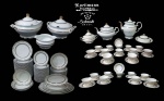 MOELLMANN, BLUMENAU, SCHMIDT, Serviço para jantar em porcelana esmaltada na tonalidade branca, decorada com espessa faixa com guirlanda floral, elementos vegetalistas em relevo e bordas filetadas a ouro, sendo: A) 23 pratos rasos (23,5cm), B) 12 pratos para sopa (23cm), C) 24 pratos de sobremesa (19,5cm), D) 5 travessas ovais (41,5x26cm / 38x25cm / 34x23cm / 29x19cm / 26x15,5cm), E) 3 saladeiras (7x26cm / 7x24,5cm / 6,5x22cm) (1 bicada), F) 2 sopeiras (20x31,5x23,5cm / 19x28,5x21,5cm), G) 1 bule para chá (17x24x13cm), H) 12 xícaras para chá com seus respectivos pires (6,5x11,5x9,5cm, pires: 14cm), I) 1 bule para café (17x24x13cm), J) 9 xícaras para café com seus respectivos pires (5x8,5x7cm, pires: 11cm), K) 1 molheira (7x17,5x13,5cm), L) 1 manteigueira (7x15,5cm) e M) 1 açucareiro (12,5x15x10cm). Total de 95 peças.