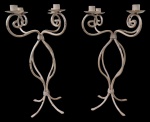 DIVERSOS, Par de candelabro para 4 velas em ferro fundido com pintura na cor creme, apresenta sinais de oxidações. Med.: 35x16,5x16,5cm.