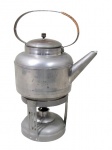 METAL PRATEADO, Samovar em metal espessurado a prata, possui mossas, peça no estado, acompanha queimador. Med.:25x20x9cm.
