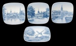 B&G, DENMARK, FREDERIKSBORG, Quatro pequenos pratos decorativos em porcelana esmaltada na tonalidade branca com pintura de fazenda na tonalidade azul, formato quadrangular, marcado no fundo. Med.: 8x8cm.