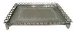 METAL PRATEADO, Bandeja retangular em metal espessurado a prata, fundo cinzelado por folhagens, galeria vazada, apoiado sobre 4 pés em flores e folhagens . Med.: 31x15cm.