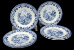 ROYAL WESSEX, Inglaterra, Seis pratos rasos confeccionados em faiança vitrificada com pintura de flores e folhagens, paisagem e cavalheiros na tonalidade azul. Med.: 25,5cm.