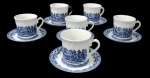 ROYAL WESSEX, Inglaterra, Seis xícaras para chá com seus respectivos pires, confeccionada em faiança vitrificada com pintura de flores e folhagens e cavalheiros na tonalidade azul. Med.: 8x10x8cm / 14cm.