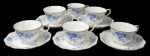 NORITAKE, Seis xícaras para chá com seus respectivos pires, confeccionadas em porcelana esmaltada na tonalidade branca, arabescos realçados em relevo, pintura de flores e folhagens na tonalidade azul e bordas filetadas a ouro. Med.: 6x11x9cm / 15cm.