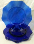 VIDRO - Quatro sousplat no feitio oitavado em vidro na tonalidade azul. Med.: 34cm.