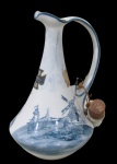 BEBIDAS, PRUNELLE, Labbé Francois, Licor de ameixa, 1l, garrafa em porcelana esmaltada com pintura de barcos e moinhos na tonalidade azul. Lacrada, sem garantia de integridade do liquido.